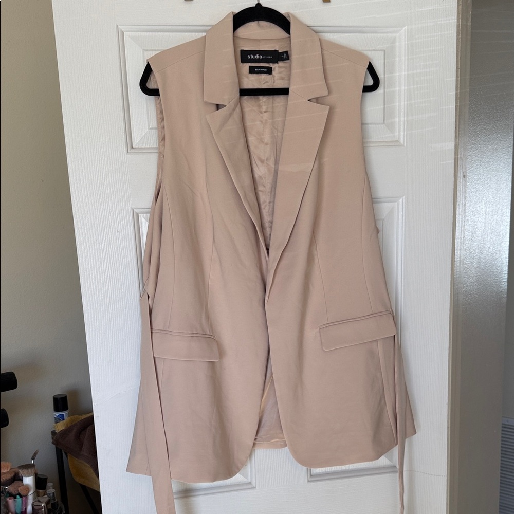 Torrid Women's Beige Sleeveless Blazer